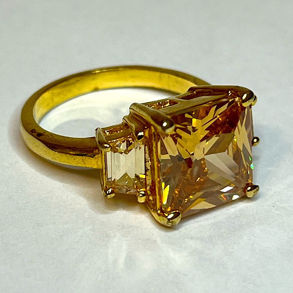 Morganite Princess Cut 3 Stone Ring in Gold